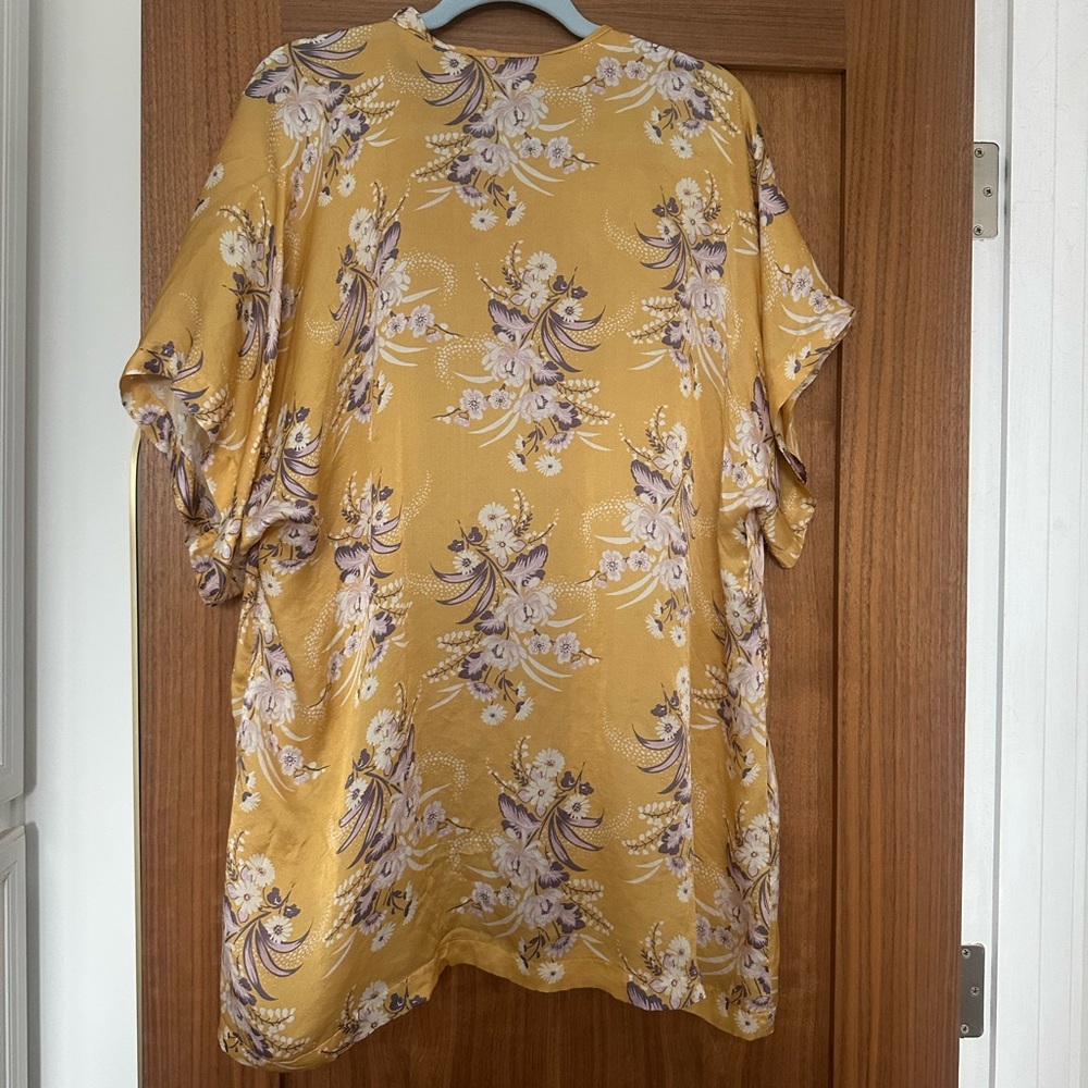 ☀️🌼 Vitamin A Yellow Floral Kimono Cardigan – One Size 🌼☀️ - Picture 2 of 7